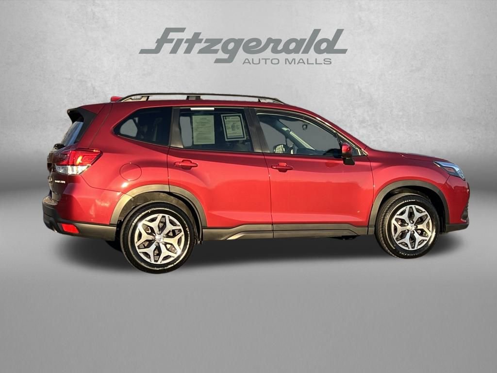Used 2023 Subaru Forester Premium image 3