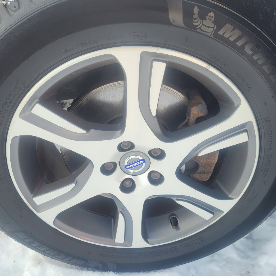 Used 2015 Volvo XC60 T6 Platinum w/ Climate Package image 41