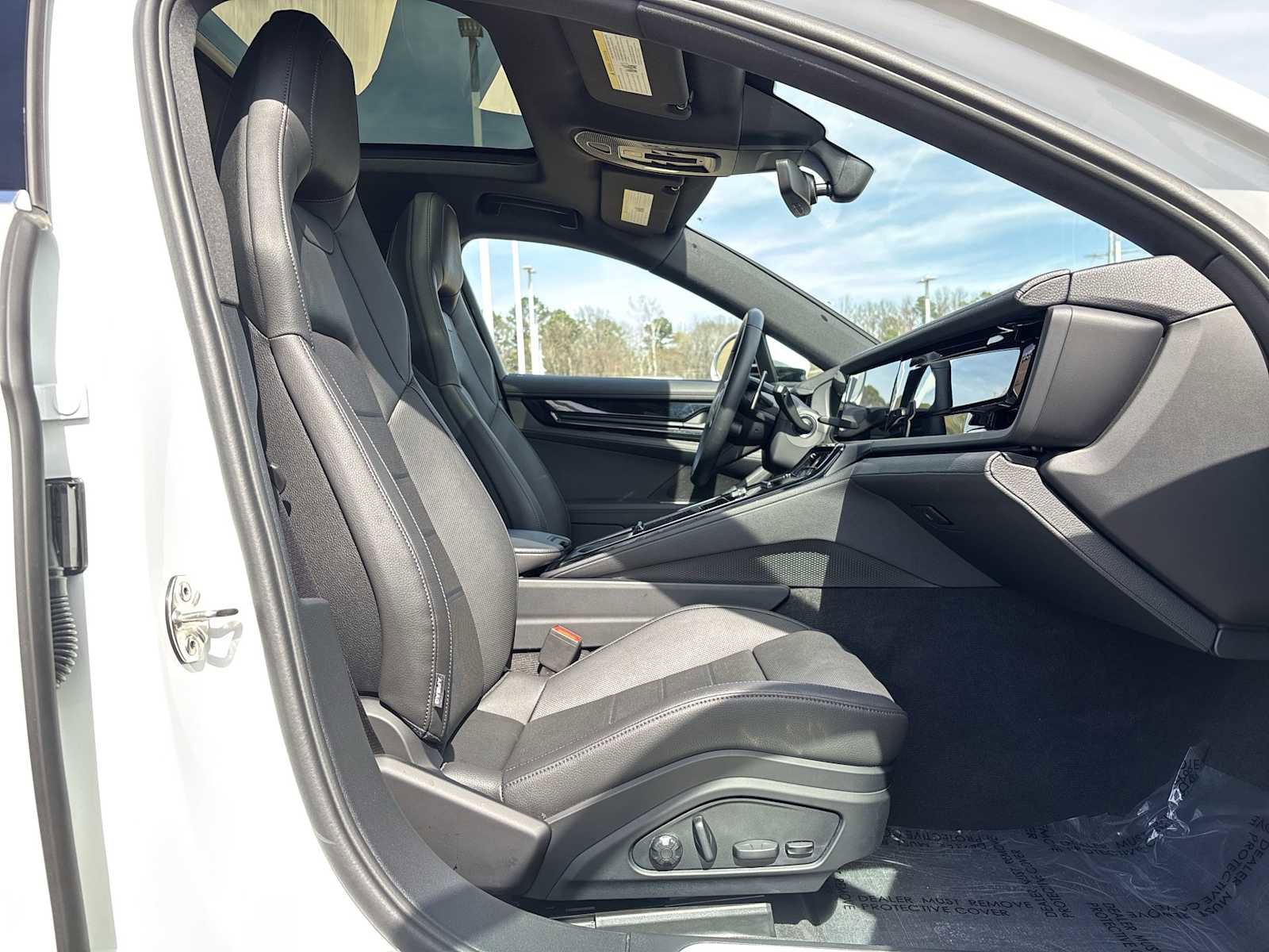 Used 2025 Porsche Panamera image 24