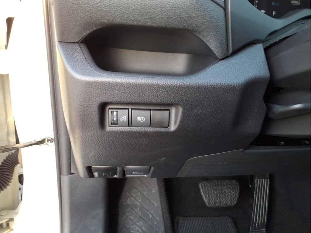 Used 2025 Toyota RAV4 LE FWD image 21