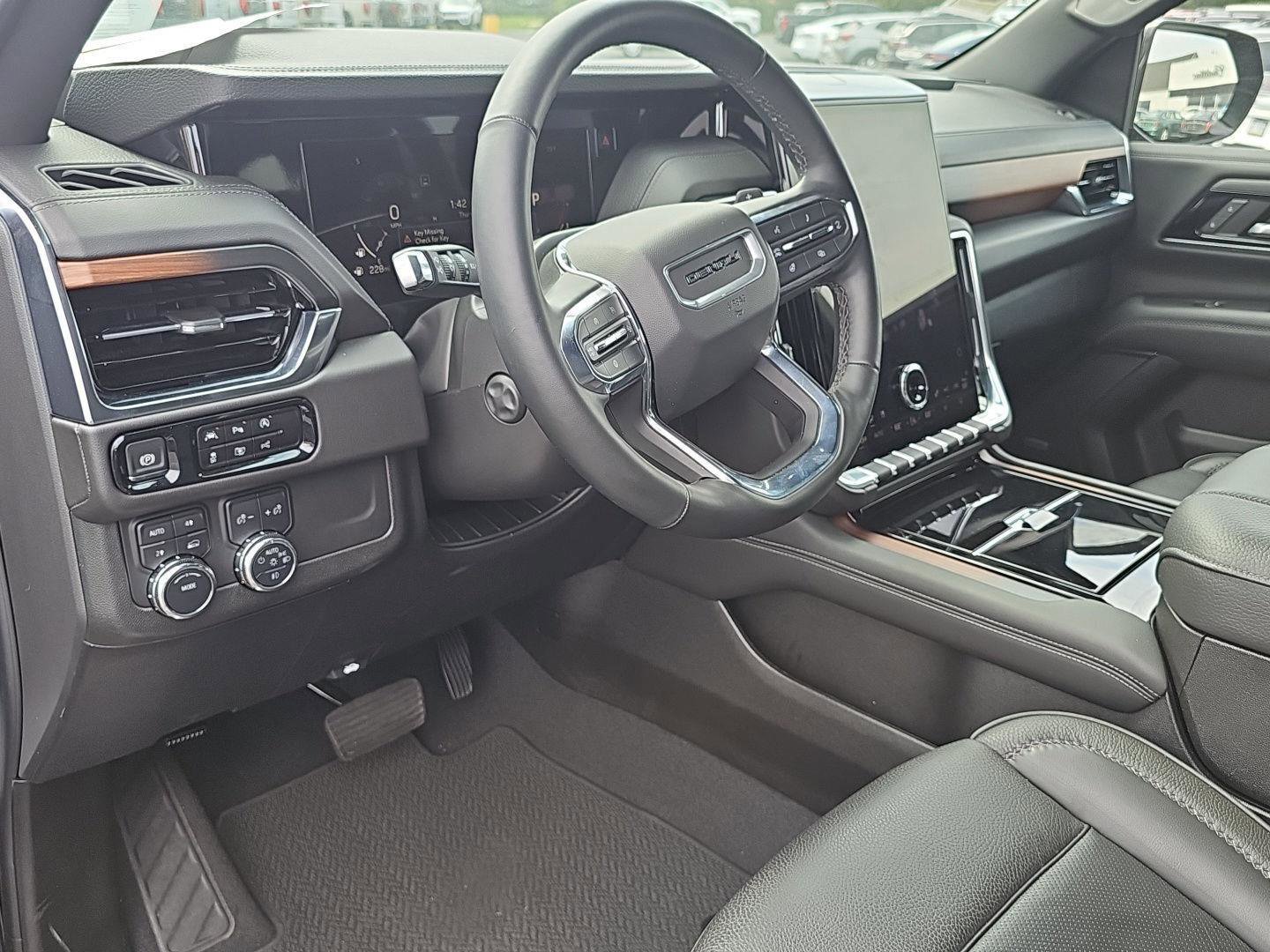 Used 2025 GMC Yukon Denali image 12