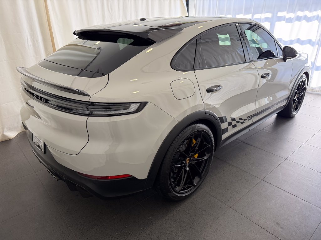 Used 2024 Porsche Cayenne Turbo GT AWD/4WD image 9