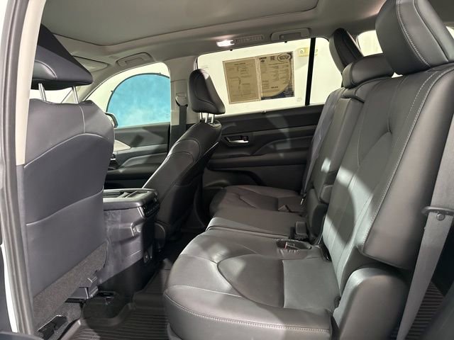 Used 2024 Toyota Grand Highlander Limited AWD/4WD image 17