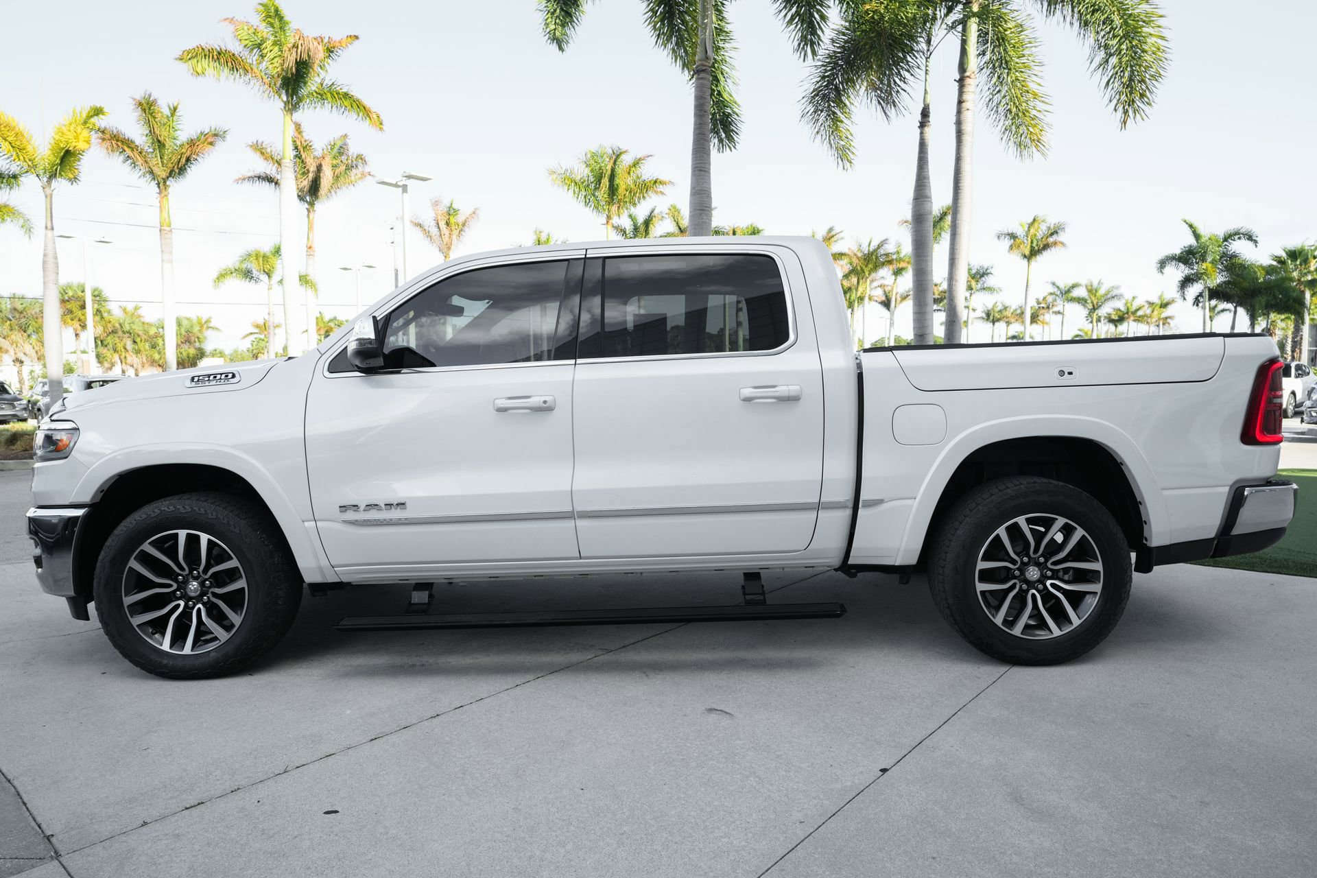 Used 2025 RAM 1500 Limited AWD/4WD image 24