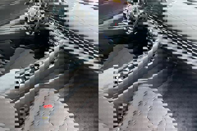 New 2025 Hyundai Elantra SEL image 12