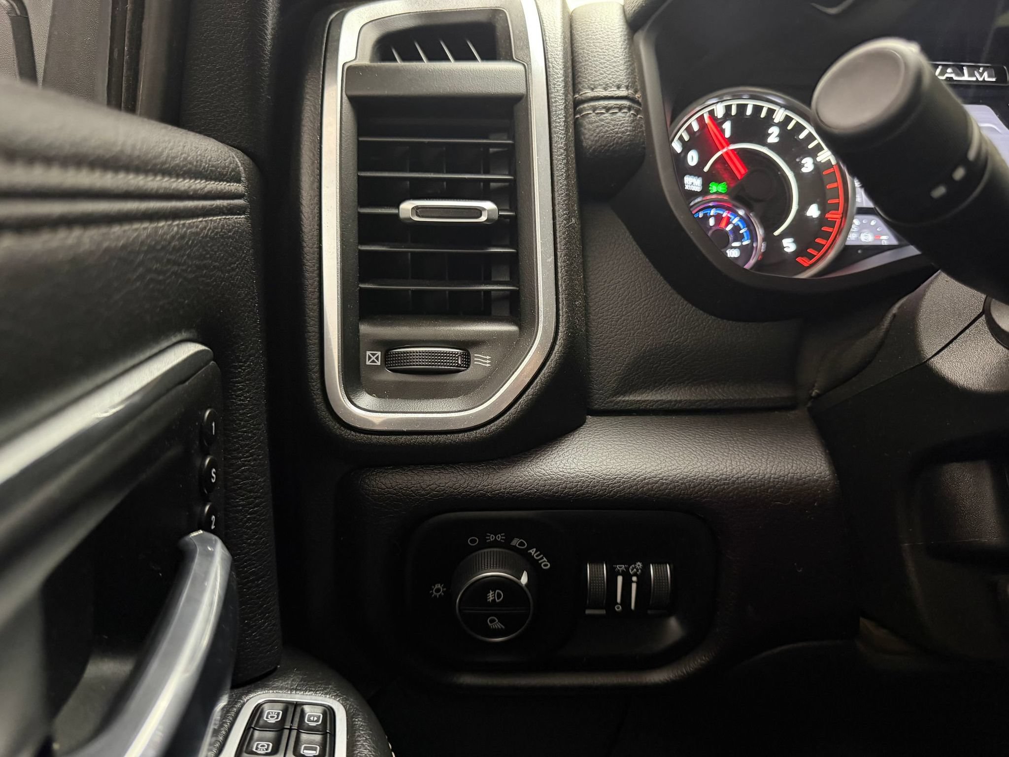 Used 2023 RAM 3500 Laramie AWD/4WD image 32