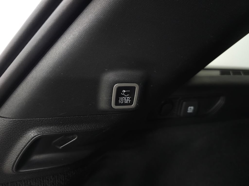 Used 2023 Jeep Grand Cherokee Overland w/ Luxury Tech Group IV AWD/4WD image 6