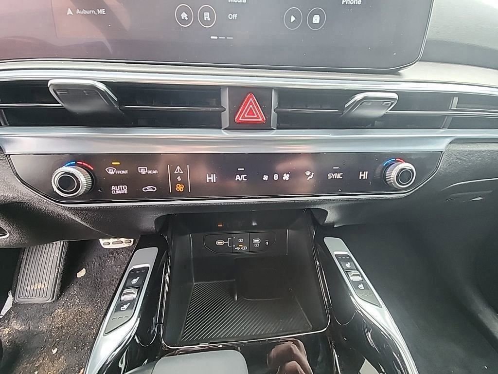 Used 2025 Kia Sorento SX Prestige image 16