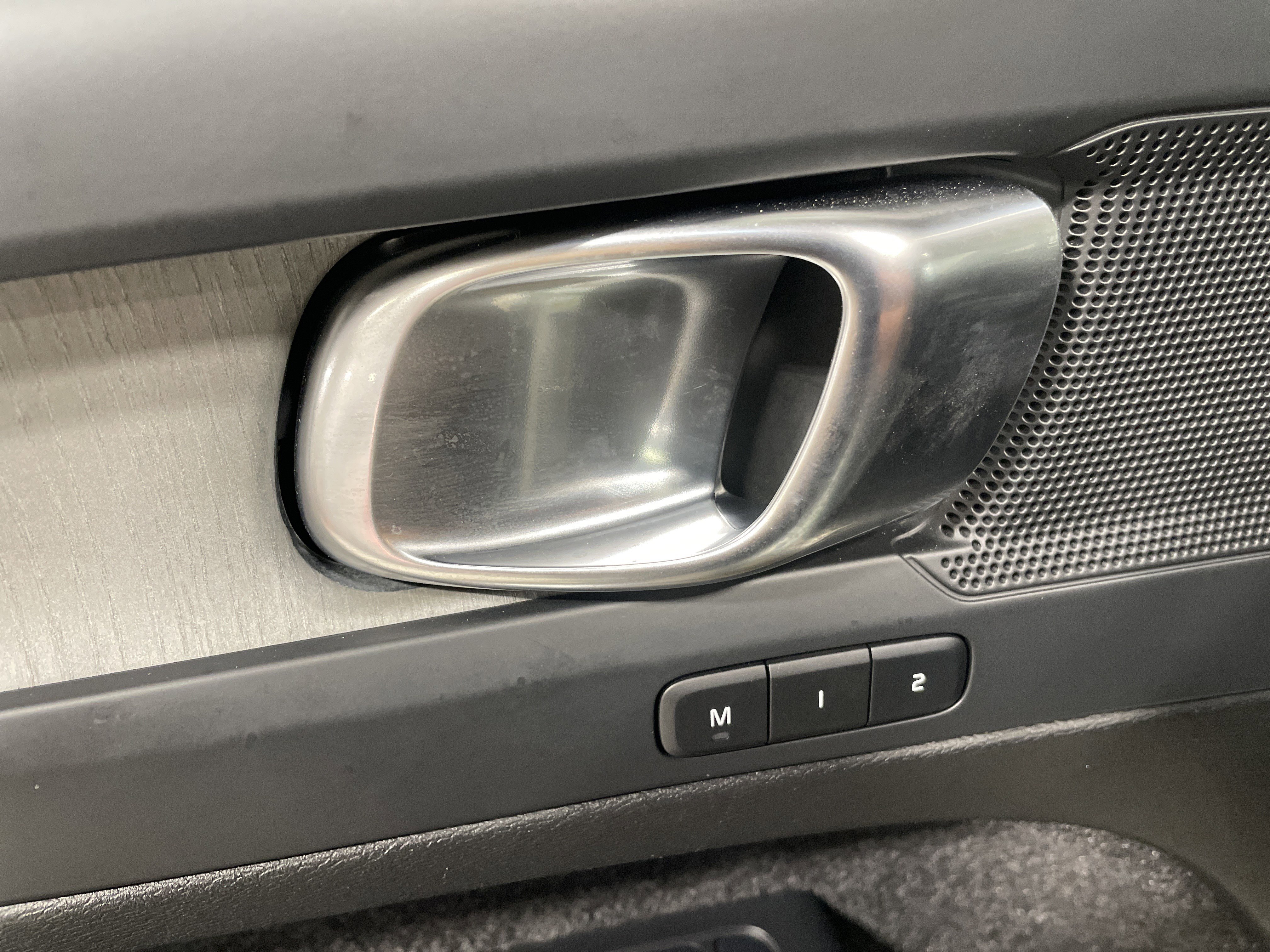 Used 2025 Volvo XC40 B5 Core image 25