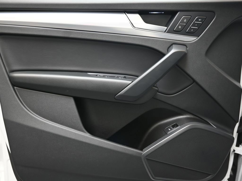 Certified 2025 Audi Q5 2.0T Premium w/ Convenience Plus Package image 23