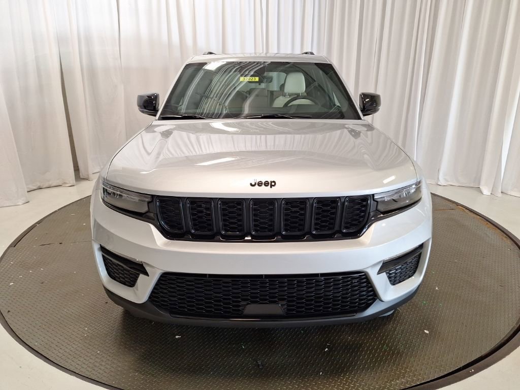 New 2025 Jeep Grand Cherokee Limited w/ Black Appearance Package image 23