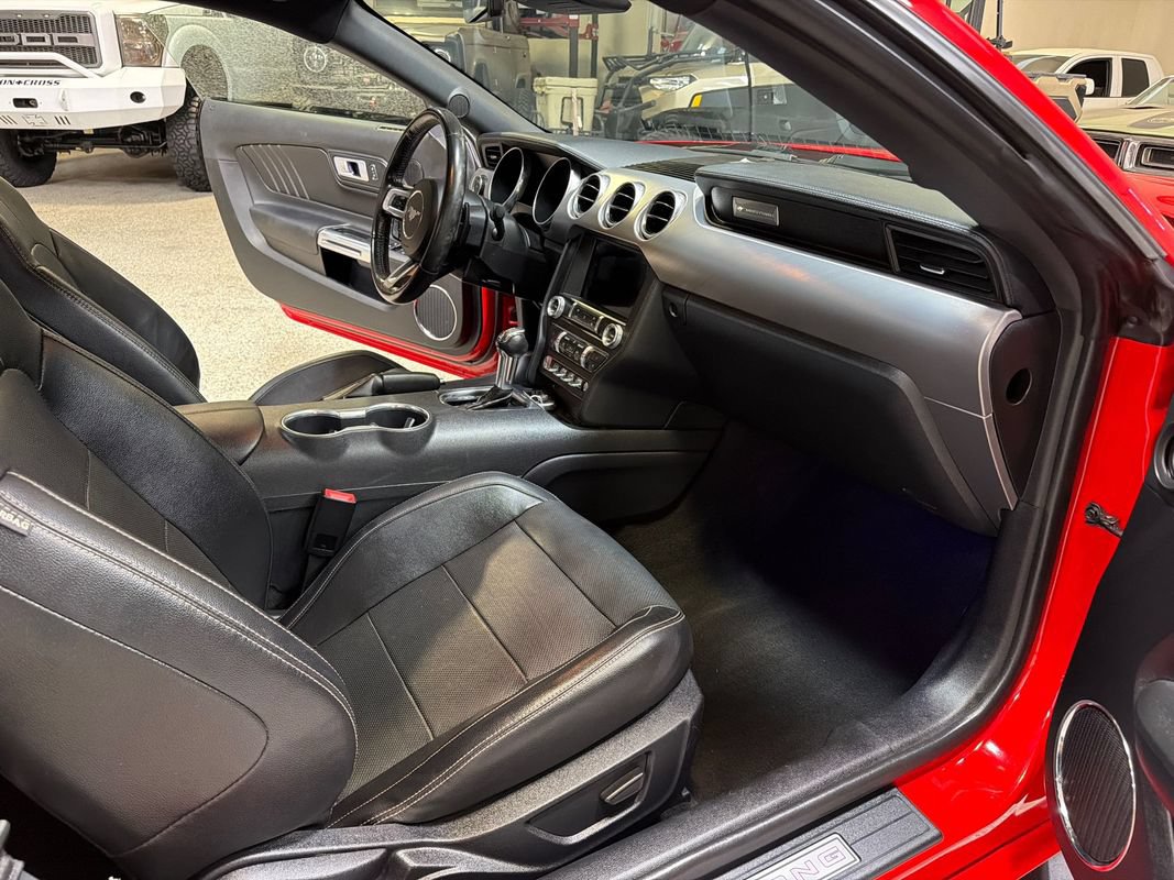 Used 2022 Ford Mustang GT Premium w/ Black Accent Package RWD image 27
