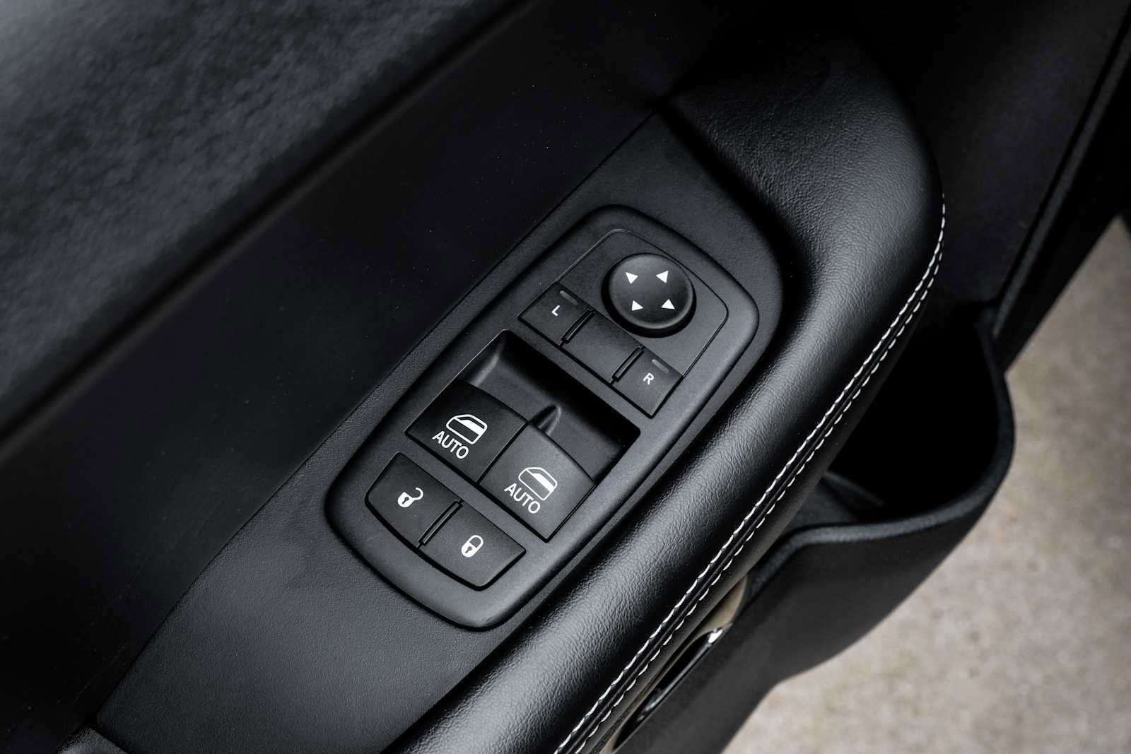 Used 2016 Dodge Challenger SRT Hellcat RWD image 34