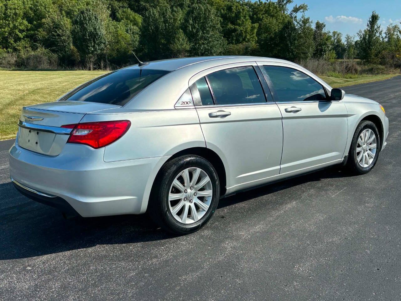 Used 2011 Chrysler 200 Touring FWD image 6