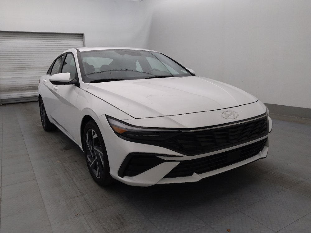 Used 2025 Hyundai Elantra SEL image 13