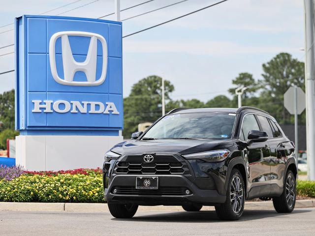 Used 2026 Toyota Corolla Cross XLE FWD image 1