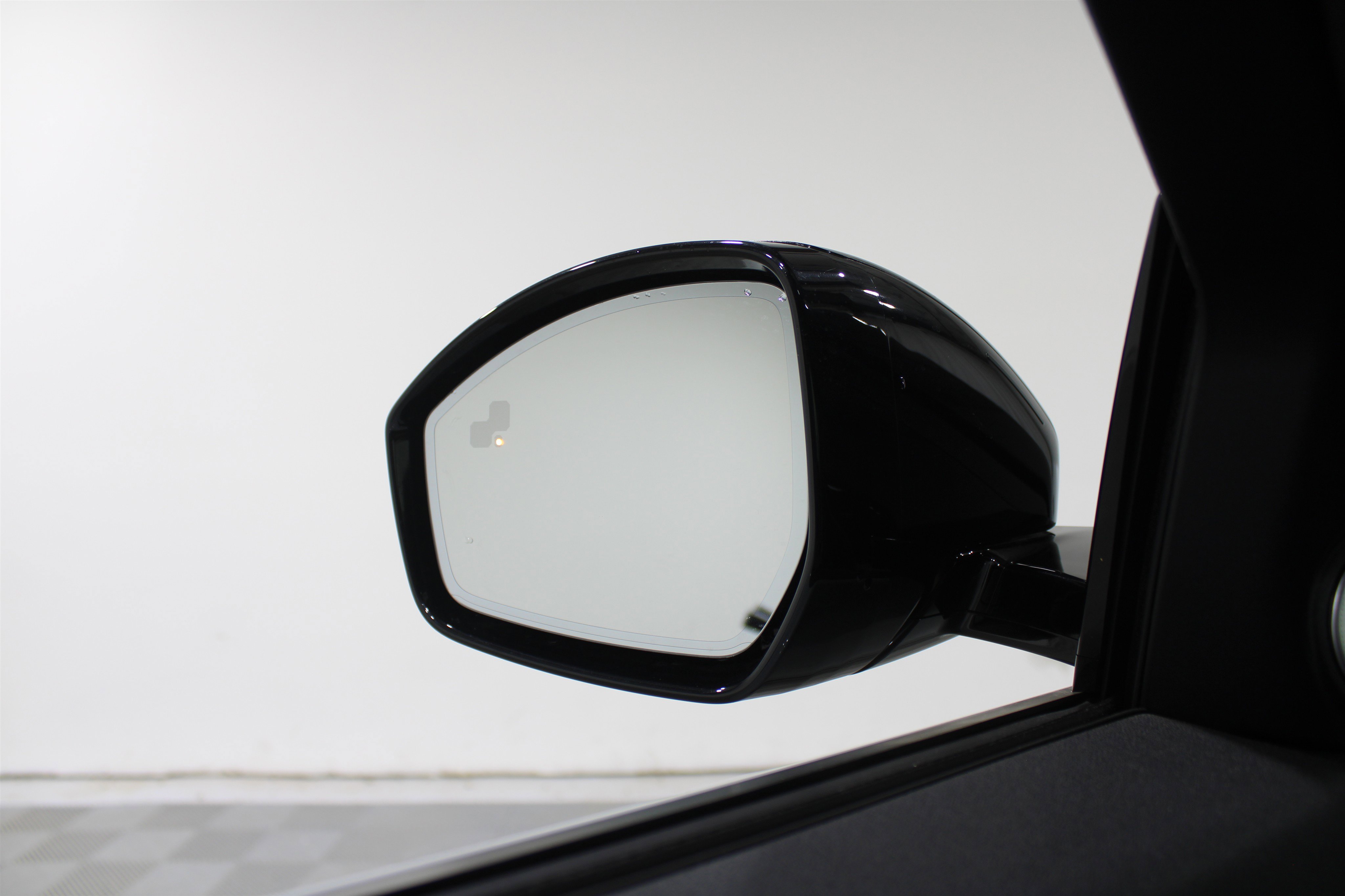 Used 2024 Land Rover Range Rover Evoque Dynamic SE image 16