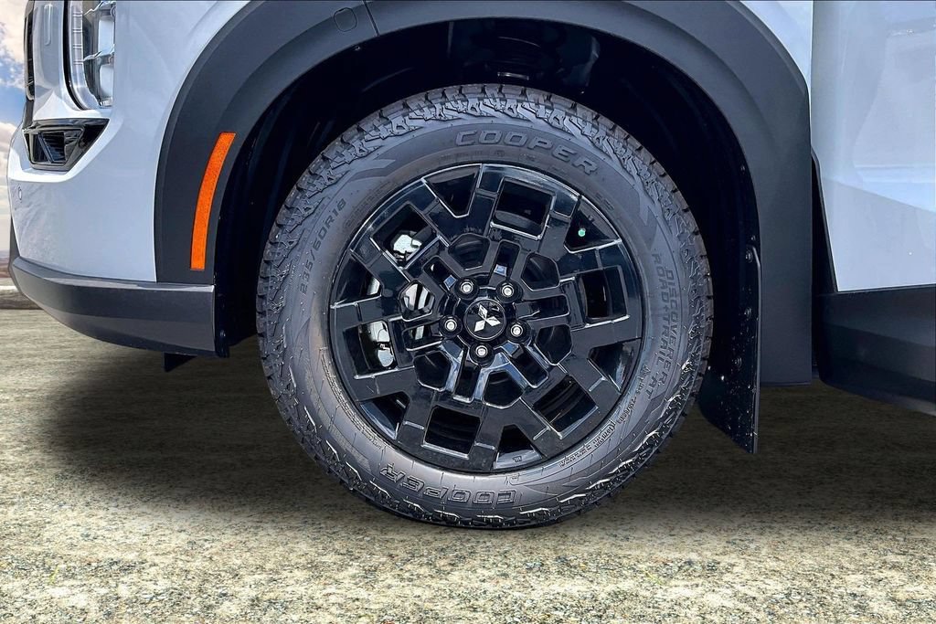 New 2026 Mitsubishi Outlander AWD image 12