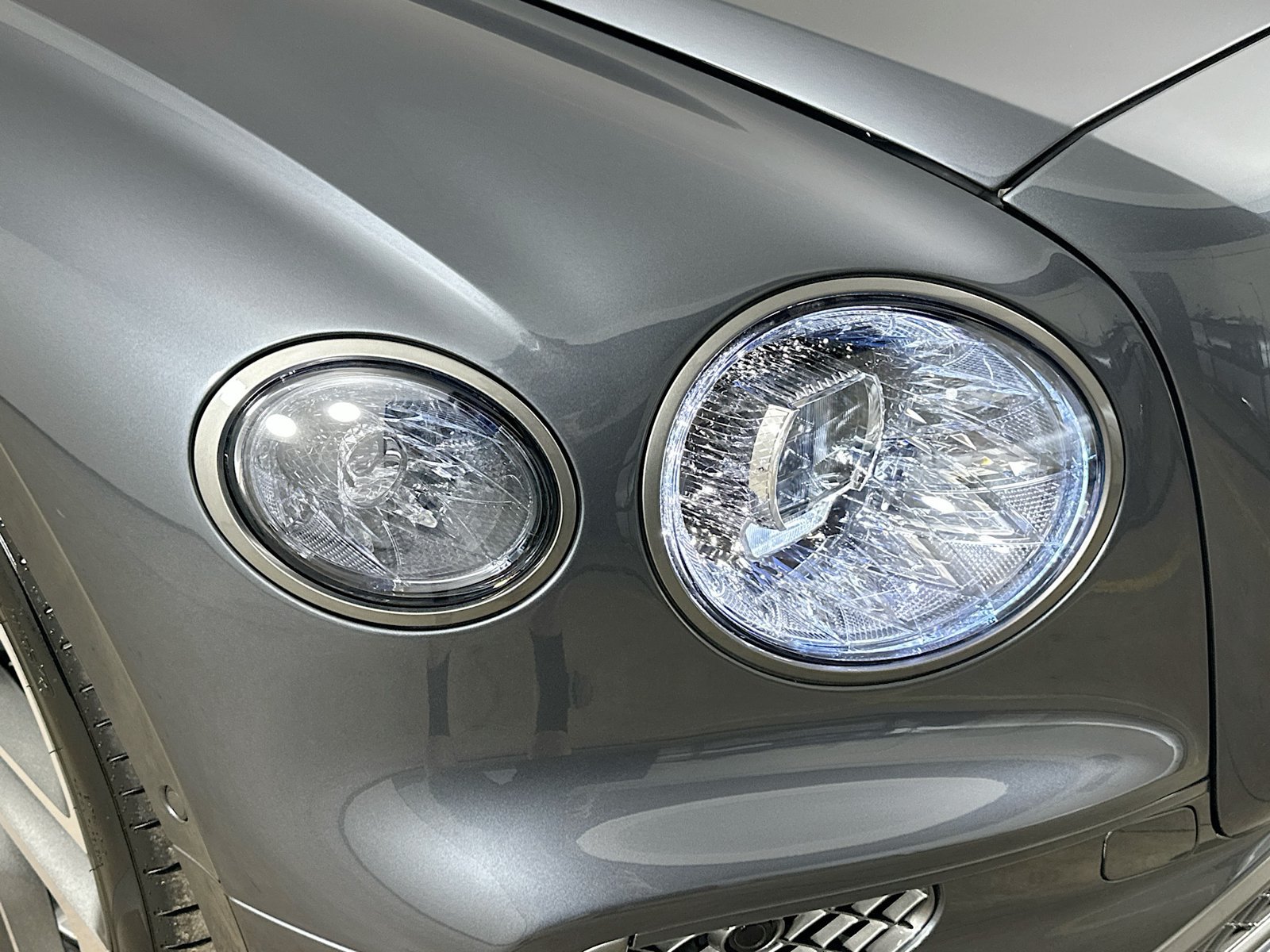 New 2026 Bentley Flying Spur Plug-In Hybrid AWD/4WD image 13