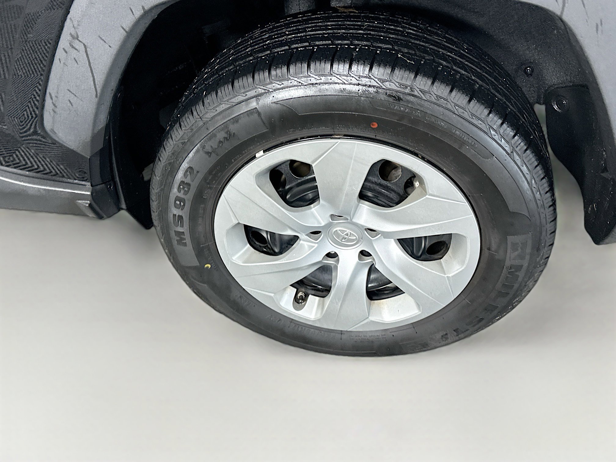 Used 2020 Toyota RAV4 LE FWD image 11