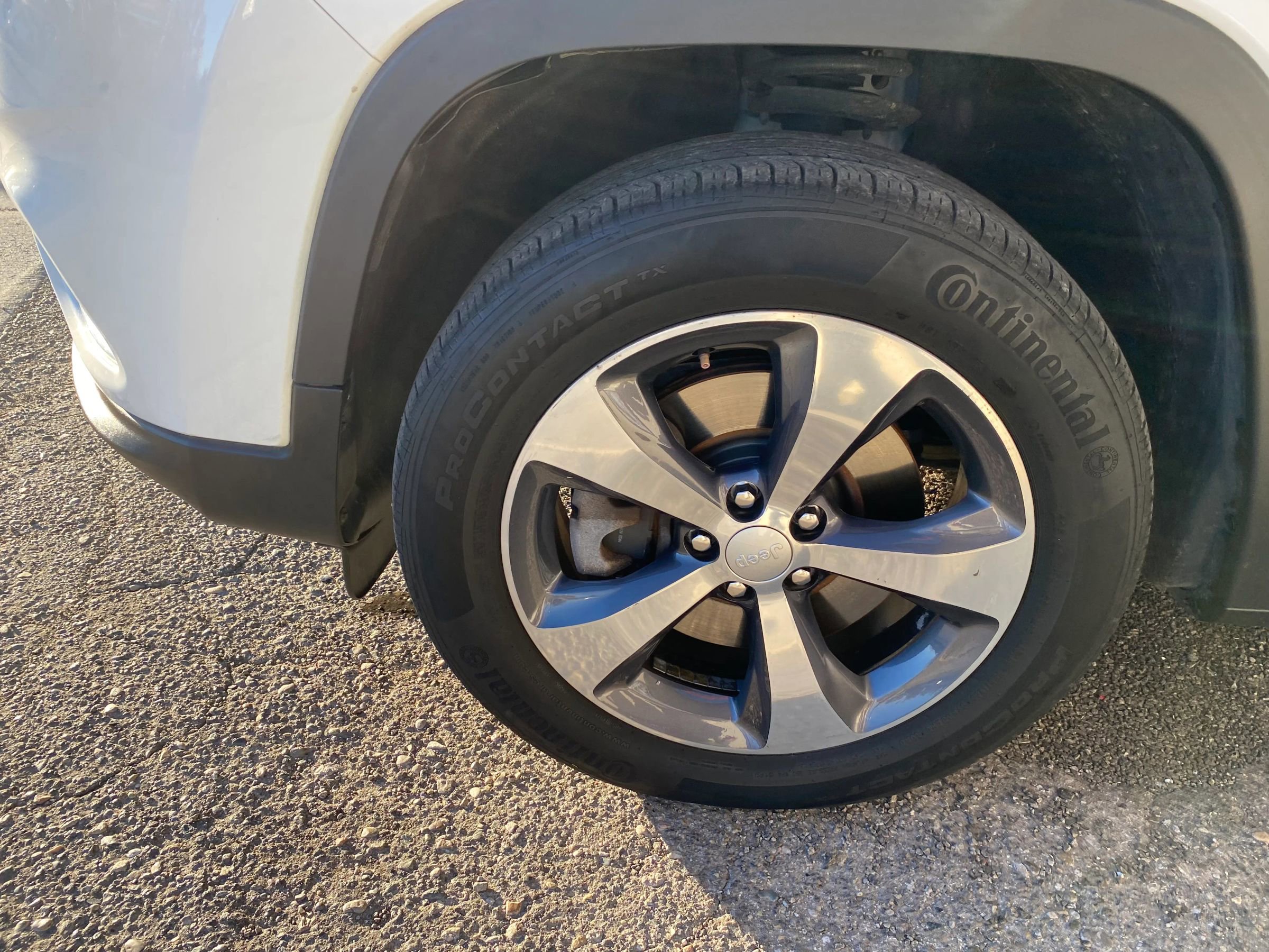 Used 2019 Jeep Cherokee Limited image 27