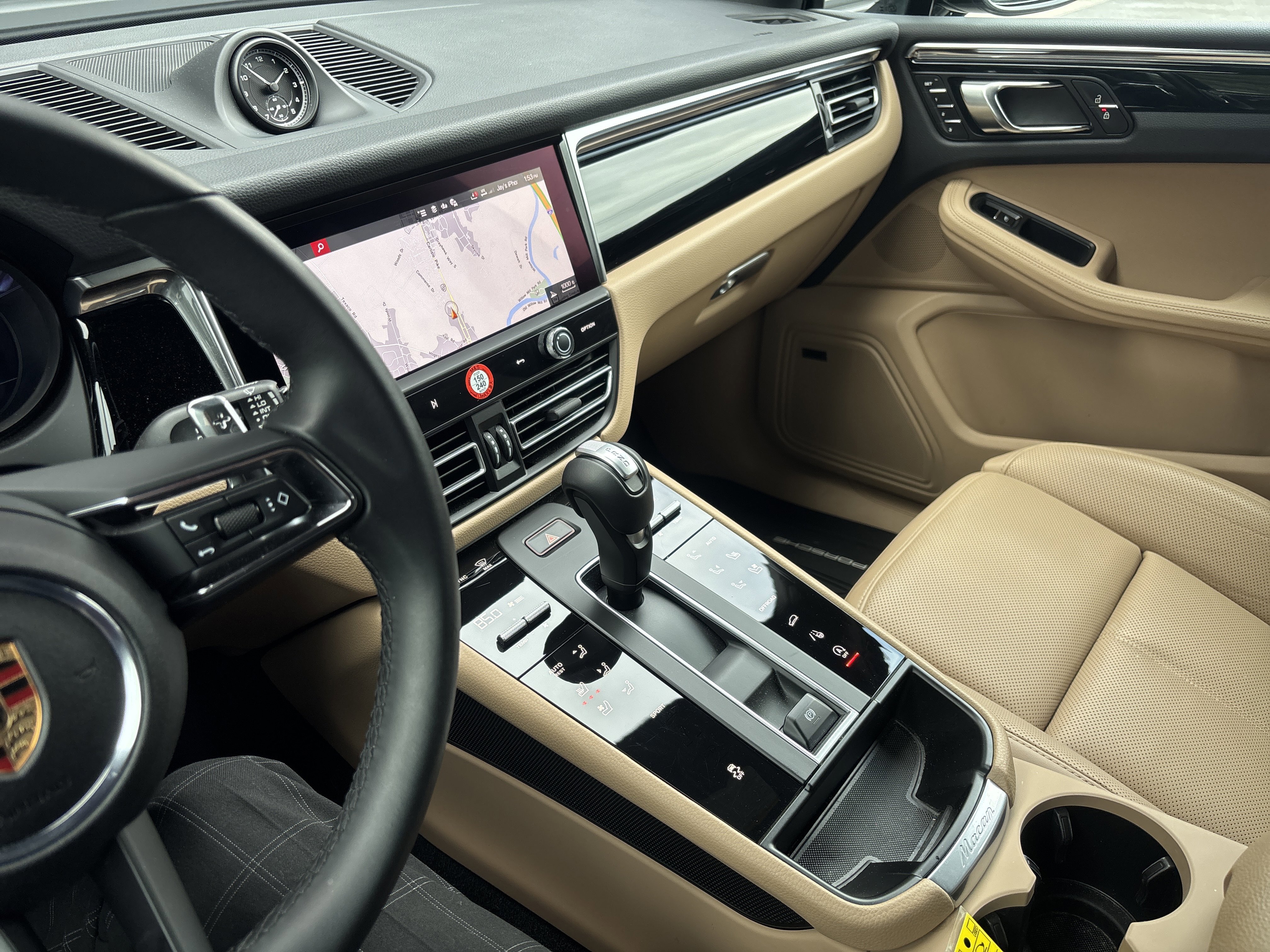 Certified 2025 Porsche Macan image 20