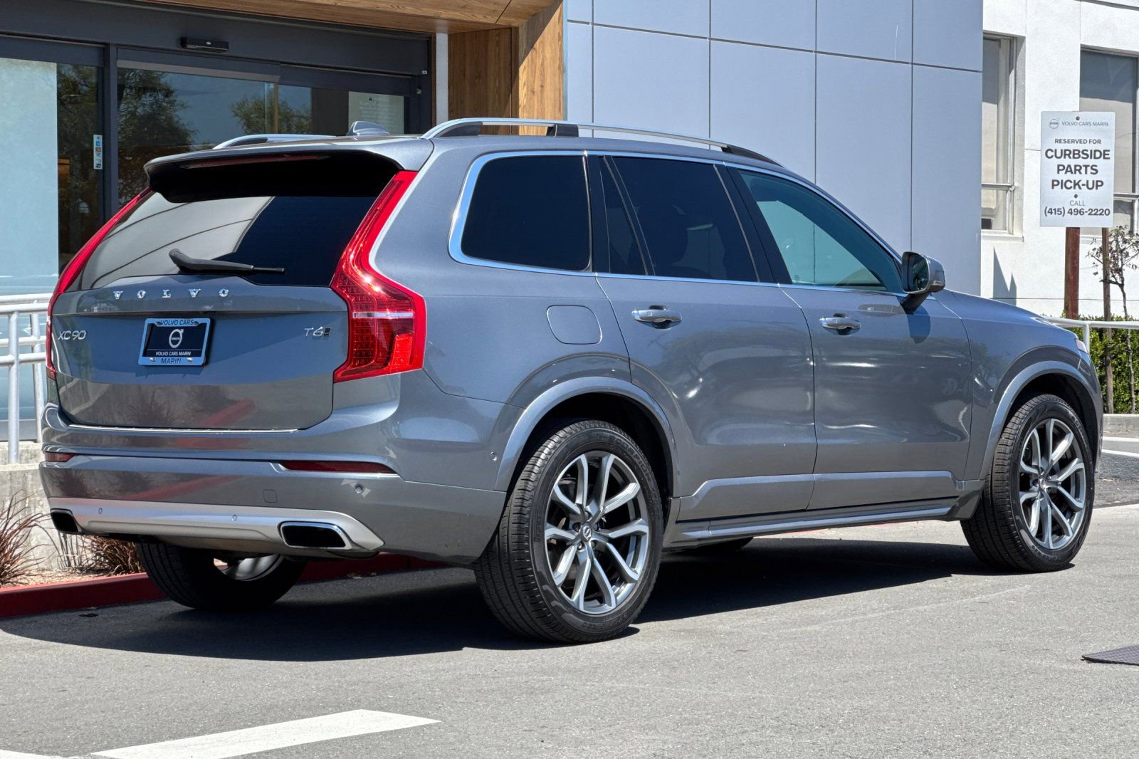 Used 2017 Volvo XC90 T6 Momentum w/ Vision Package AWD/4WD image 2