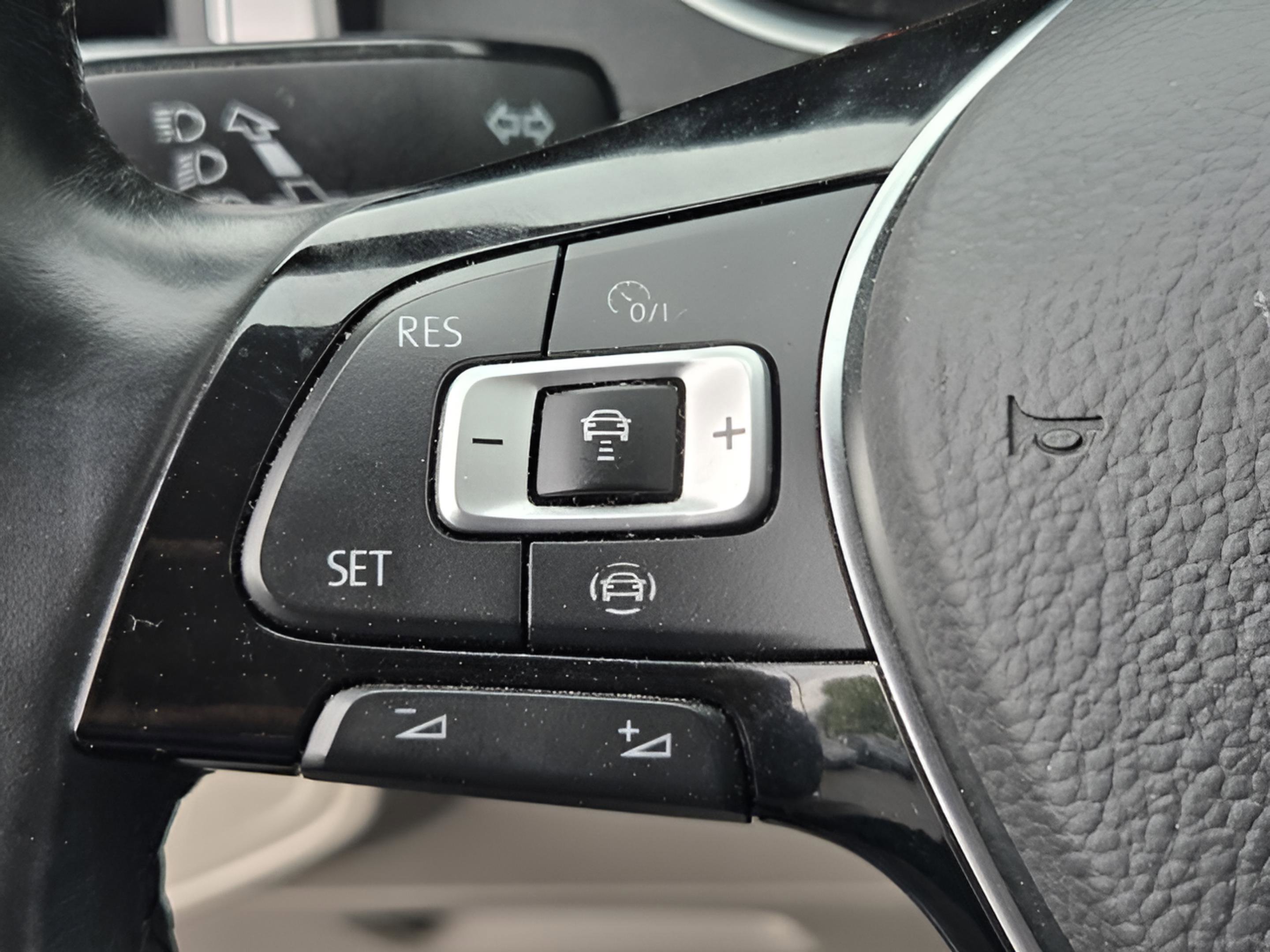 Used 2019 Volkswagen Atlas SE w/ Towing Package image 20