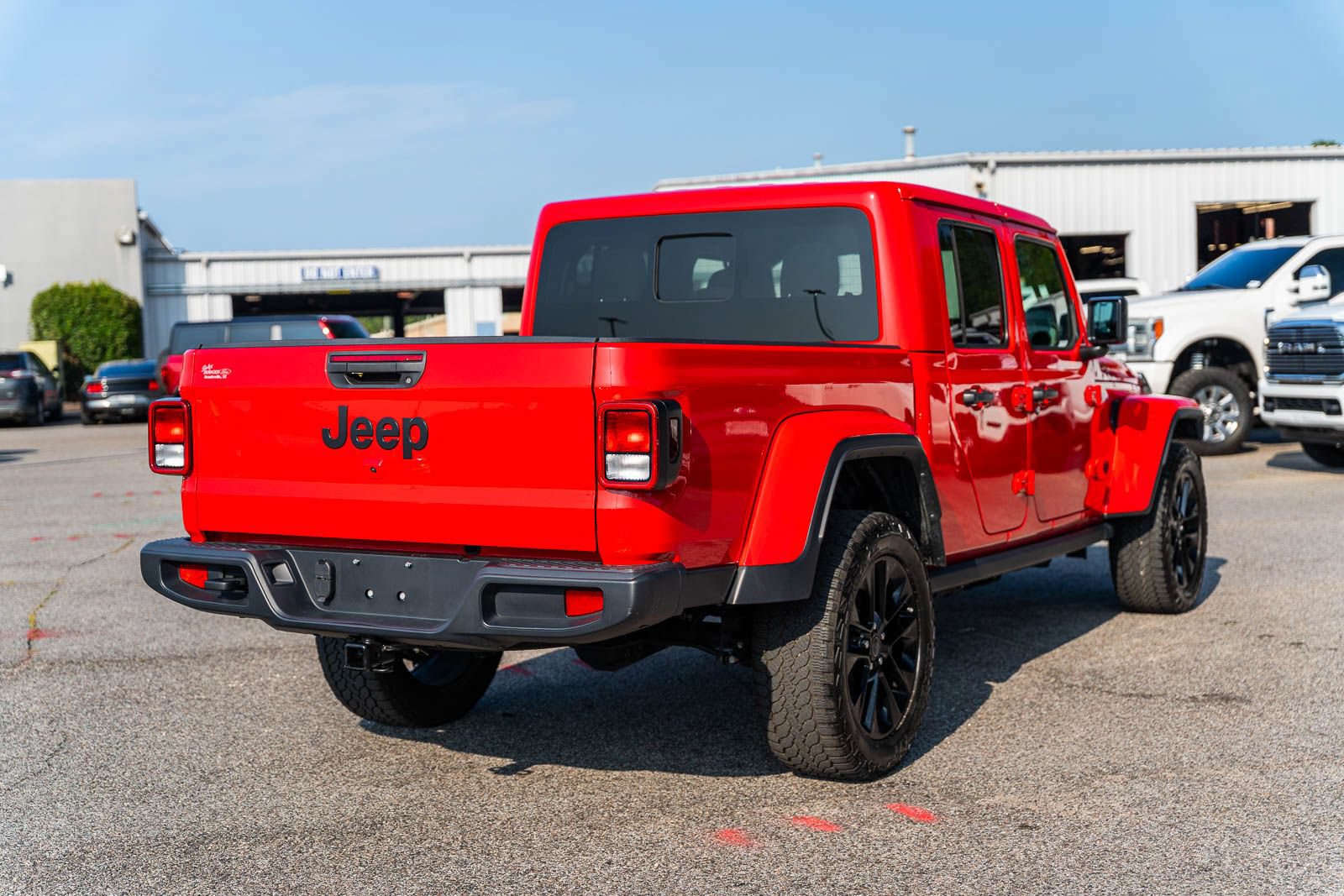 Used 2024 Jeep Gladiator Sport AWD/4WD image 9