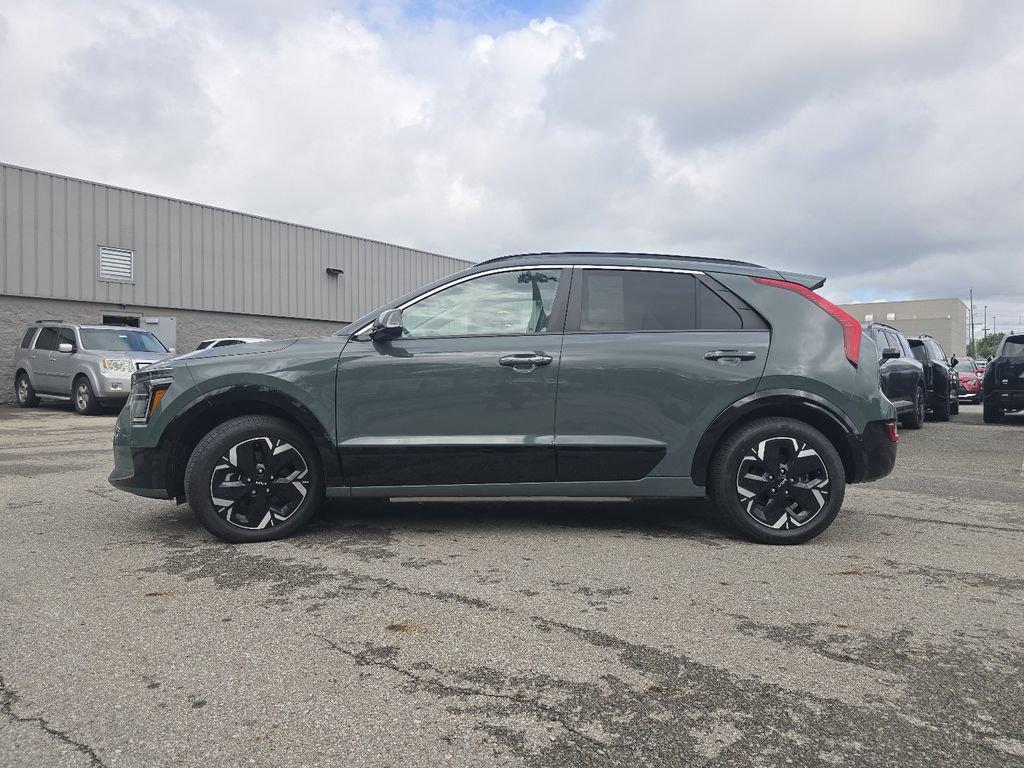 Used 2024 Kia Niro Wave w/ Wave Preserve Package FWD image 14