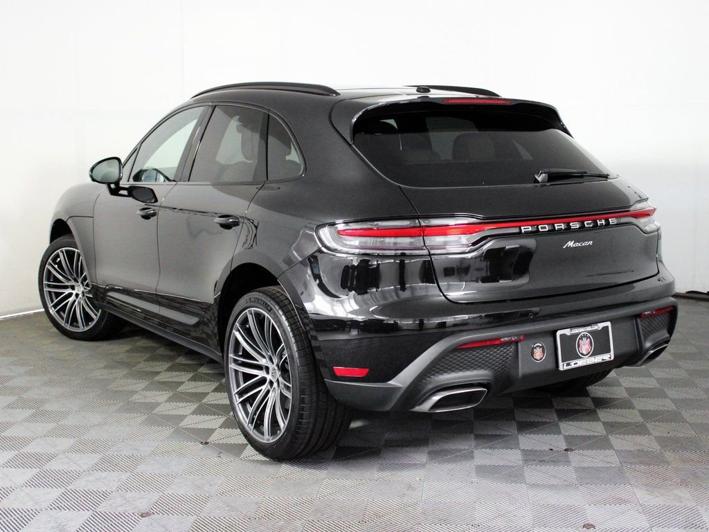 Certified 2025 Porsche Macan image 3