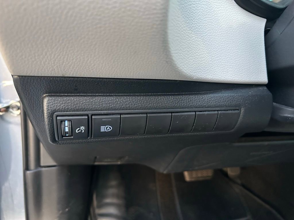 Used 2022 Toyota Corolla LE FWD image 17