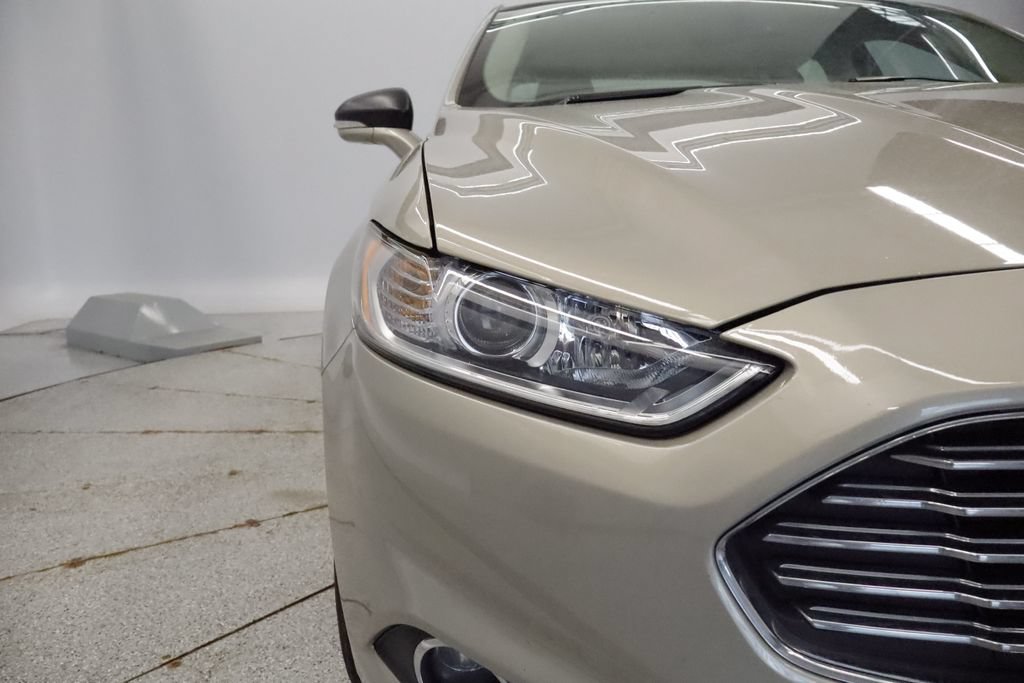 Used 2015 Ford Fusion SE w/ Equipment Group 202A FWD image 3