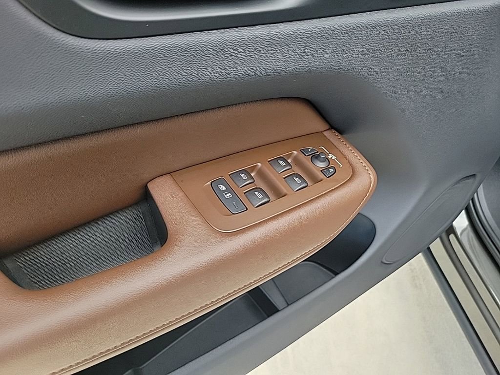 Used 2022 Volvo XC60 T8 Inscription w/ Advanced Package image 16