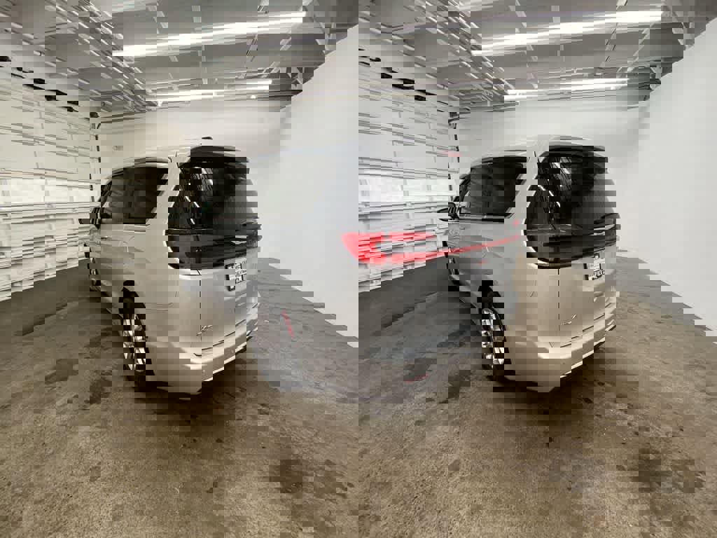 Used 2024 Chrysler Pacifica Touring-L image 4