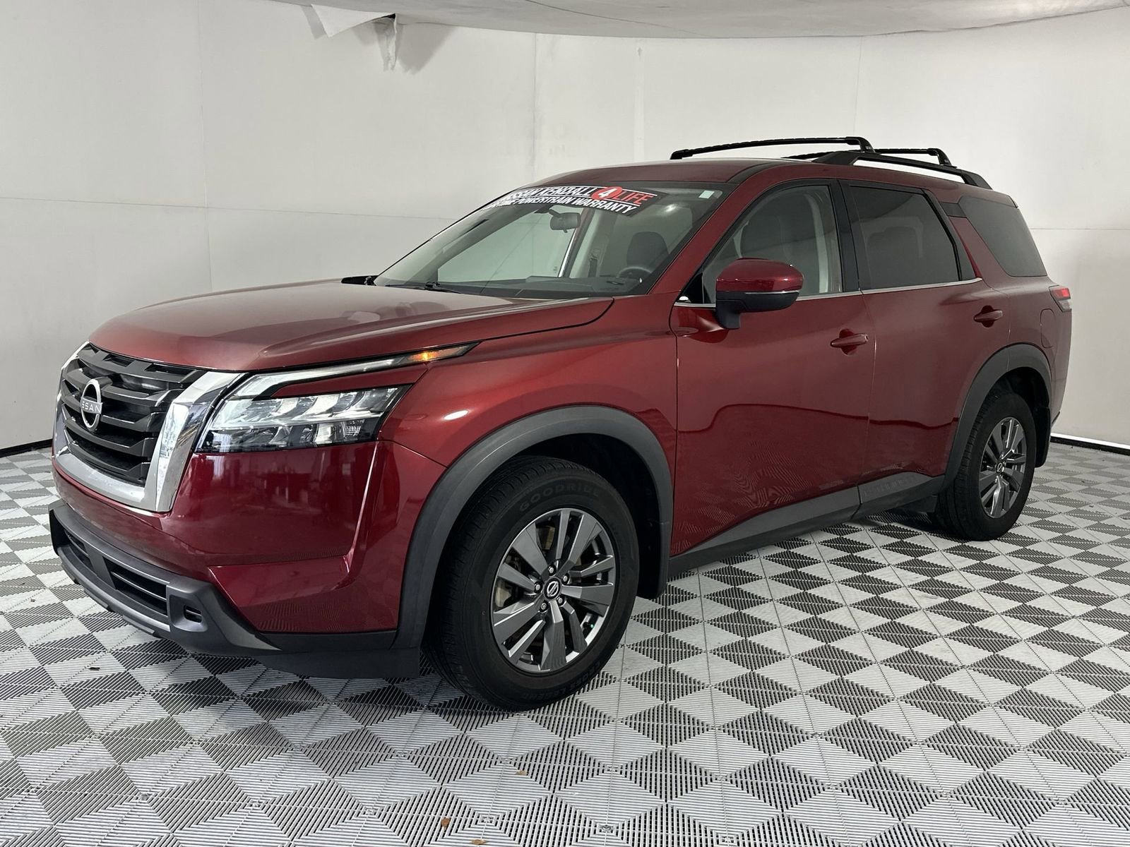 Used 2022 Nissan Pathfinder SV FWD image 4