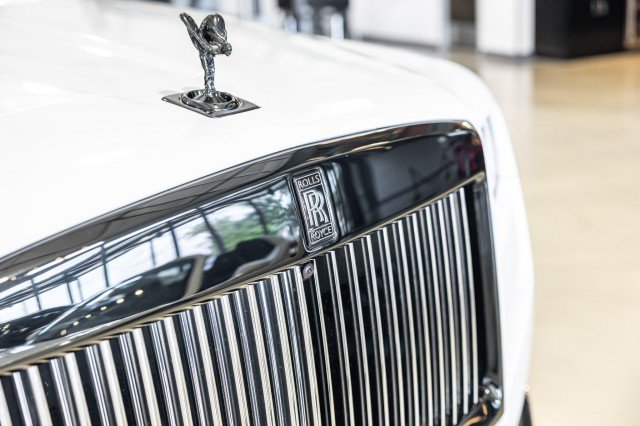 Used 2022 Rolls-Royce Cullinan Black Badge AWD/4WD image 12