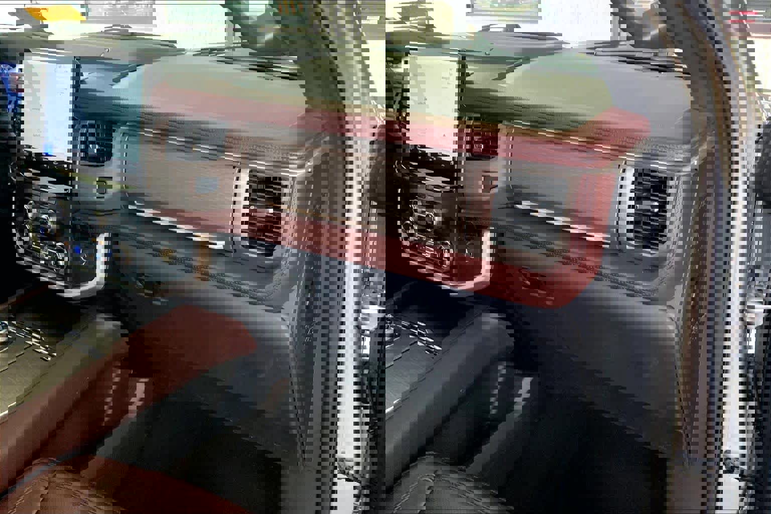 Used 2024 Ford Expedition Limited image 18