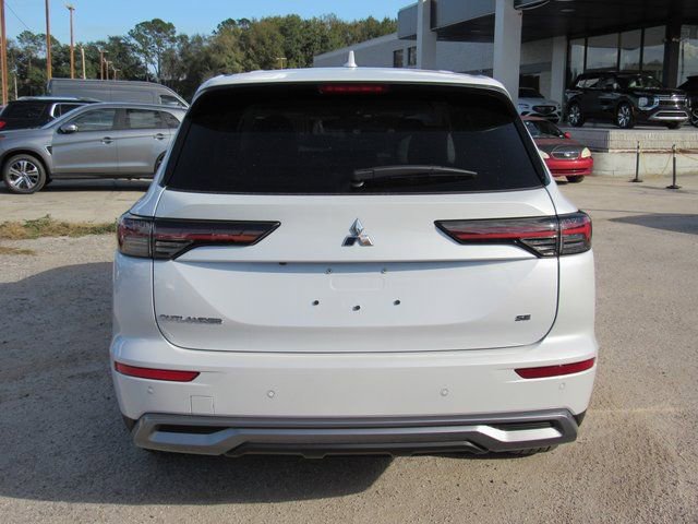 New 2026 Mitsubishi Outlander SE image 4