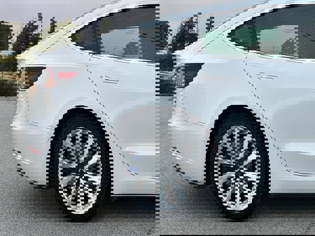 Used 2018 Tesla Model 3 Long Range image 10