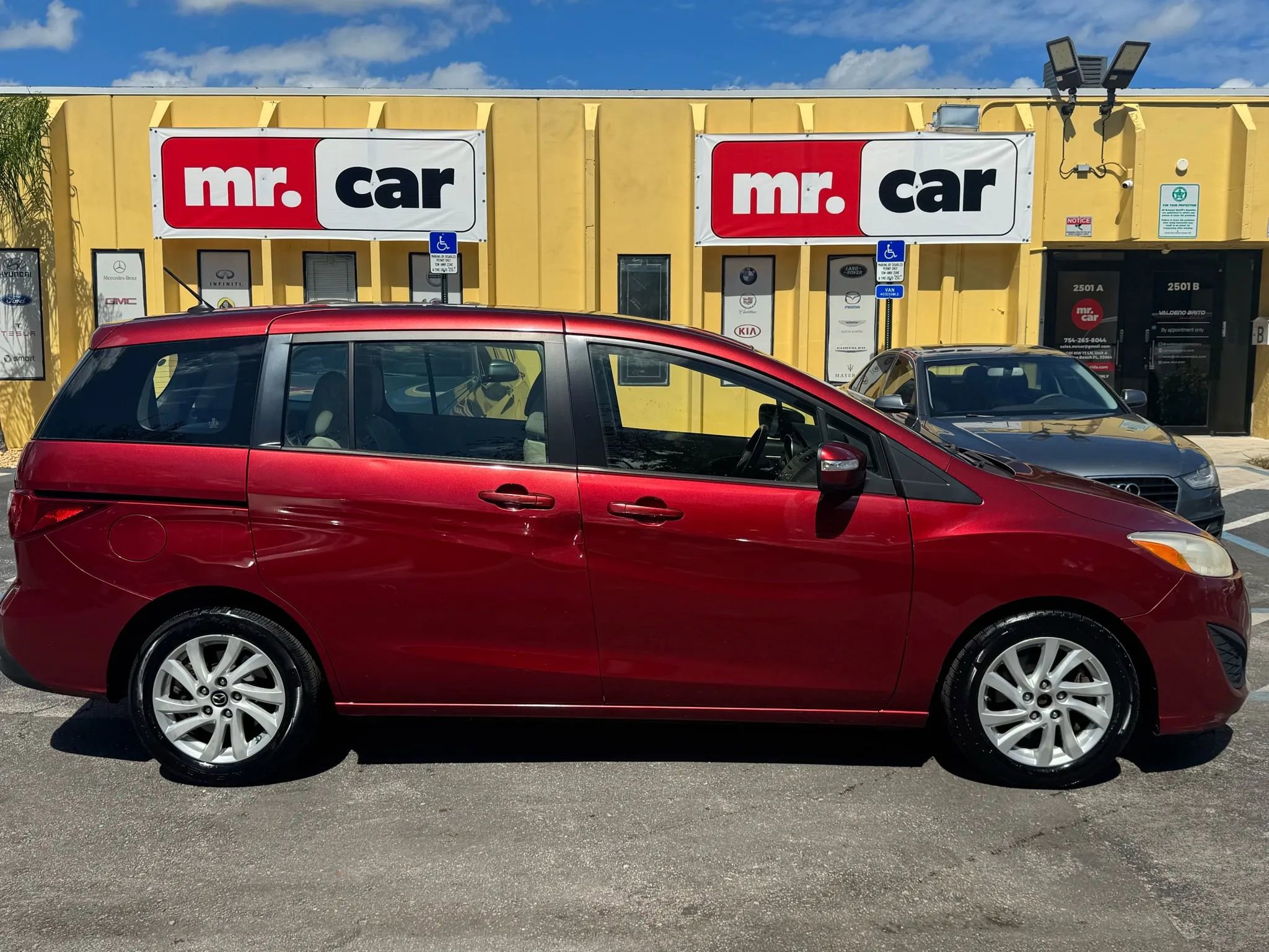 Used 2013 MAZDA MAZDA5 Sport image 6