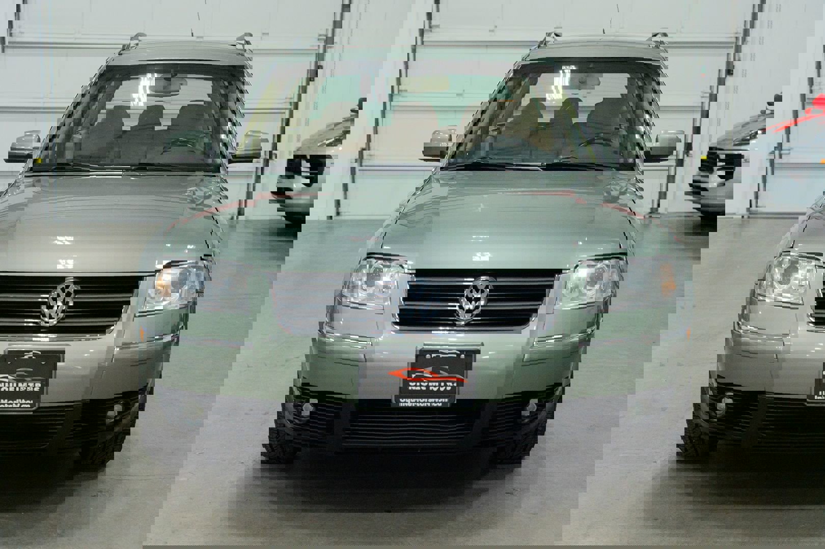 Used 2002 Volkswagen Passat GLX image 2