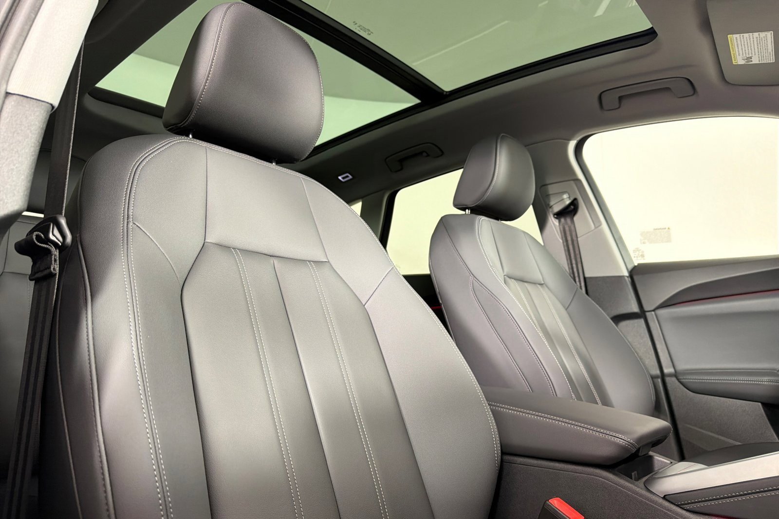 Used 2025 Audi Q5 Premium w/ Convenience Package image 16