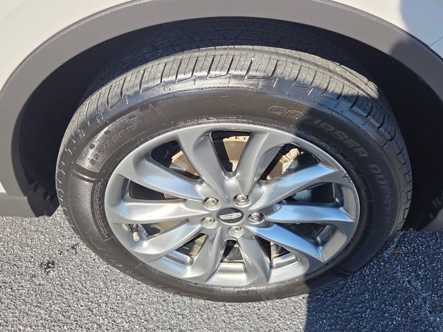 Used 2022 Lincoln Corsair Standard w/ Premium Package image 16