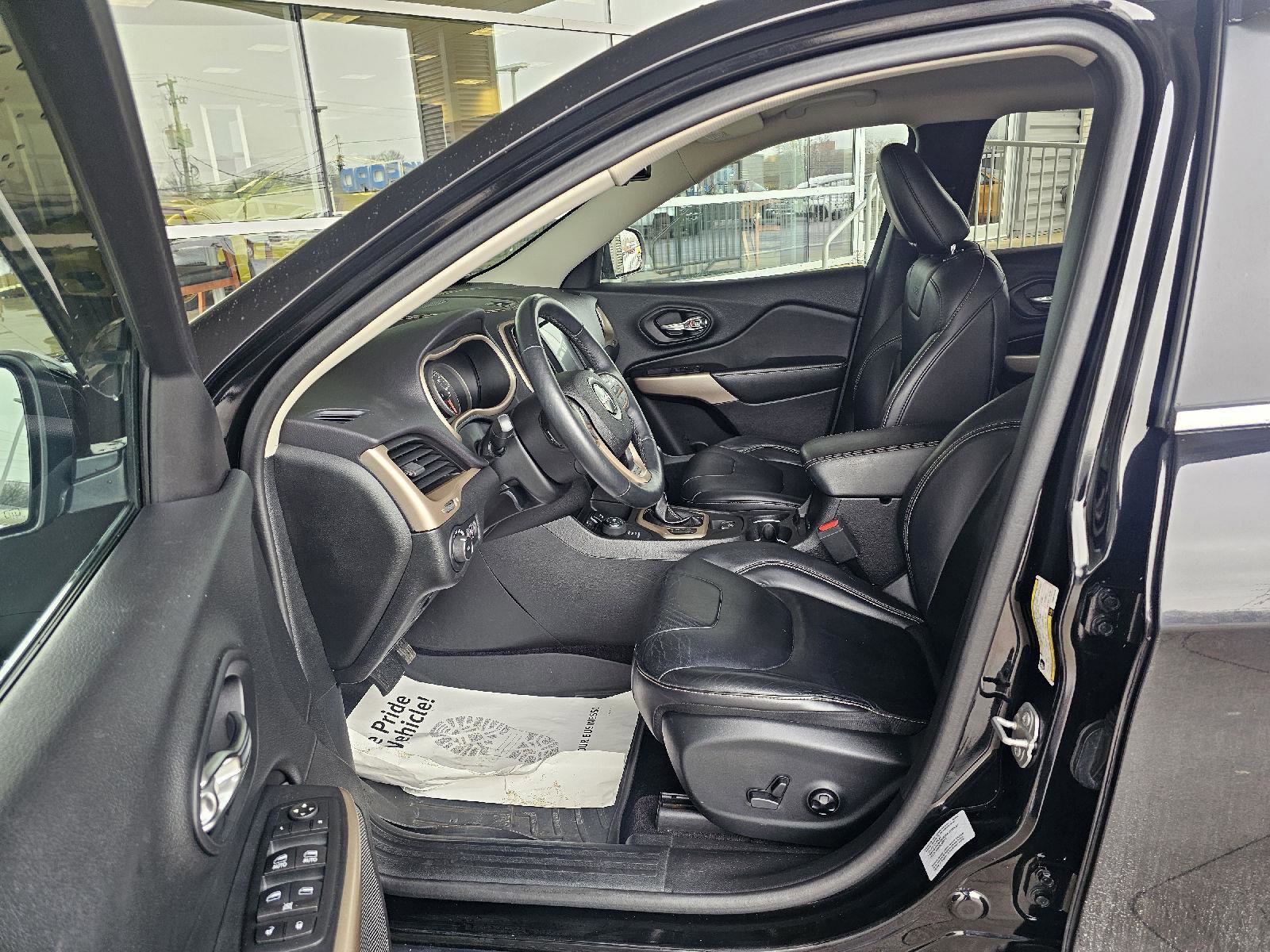 Used 2017 Jeep Cherokee Limited image 19