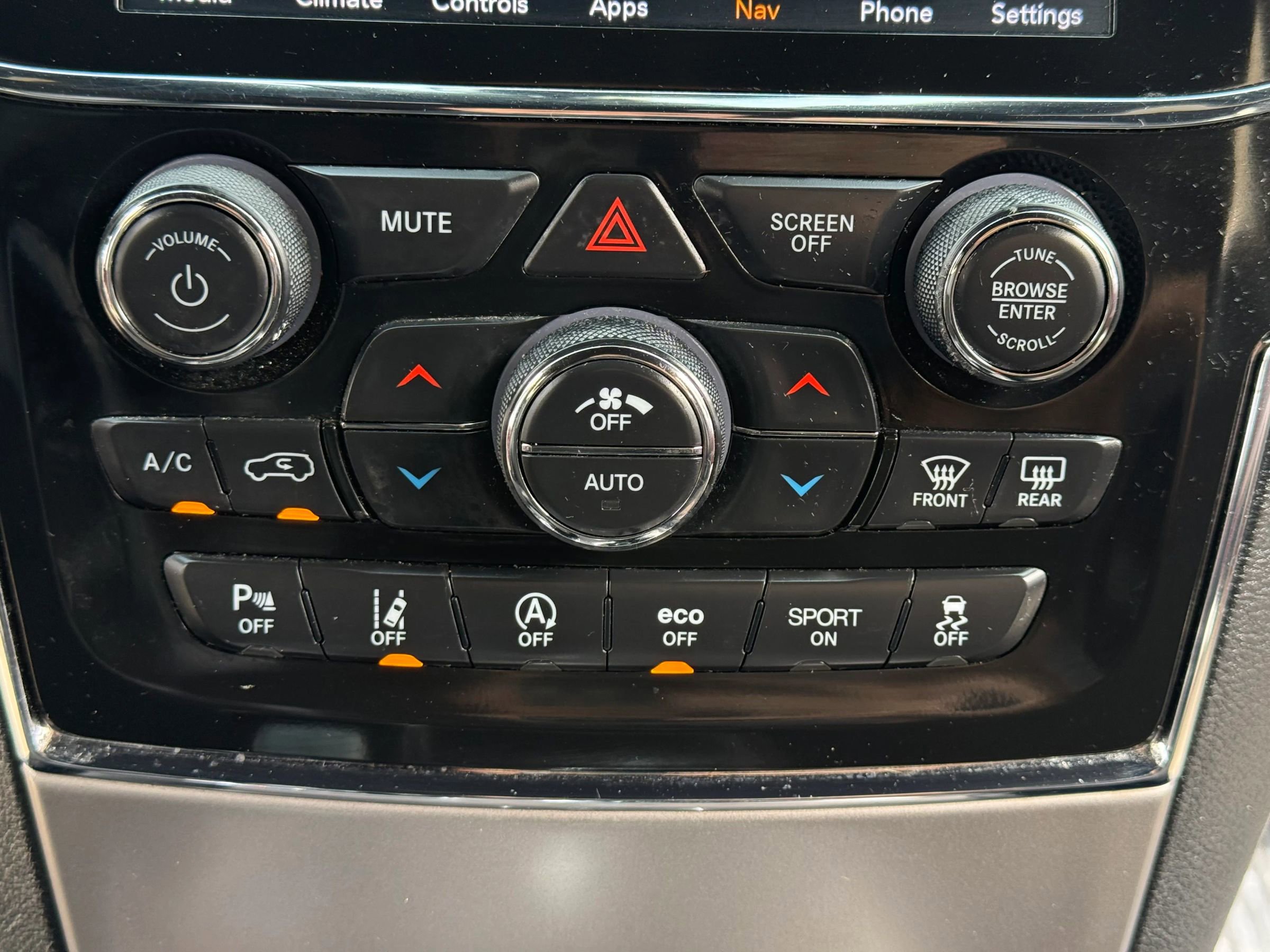 Used 2021 Jeep Grand Cherokee Laredo X AWD/4WD image 25