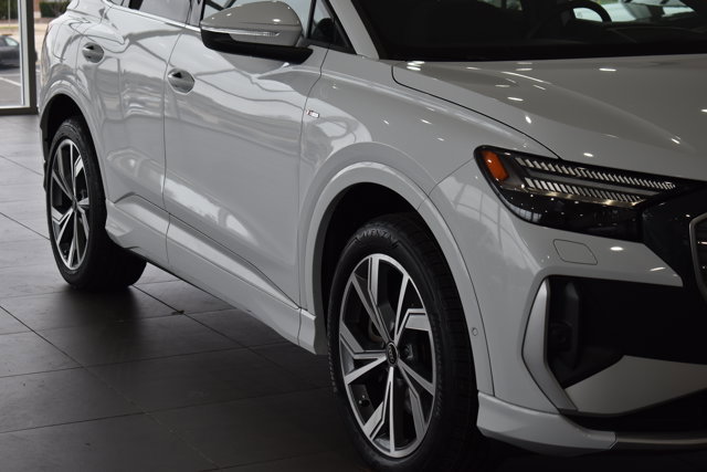 Used 2023 Audi Q4 e-tron Prestige image 3