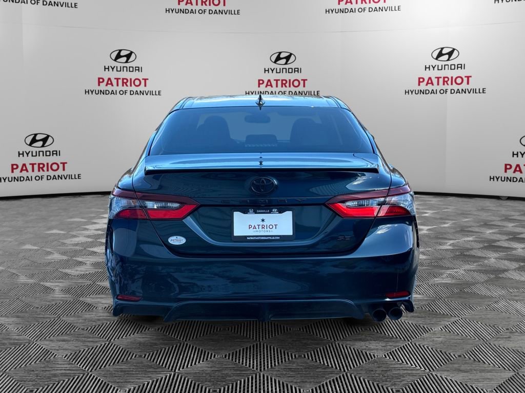 Used 2021 Toyota Camry SE w/ Convenience Package image 4