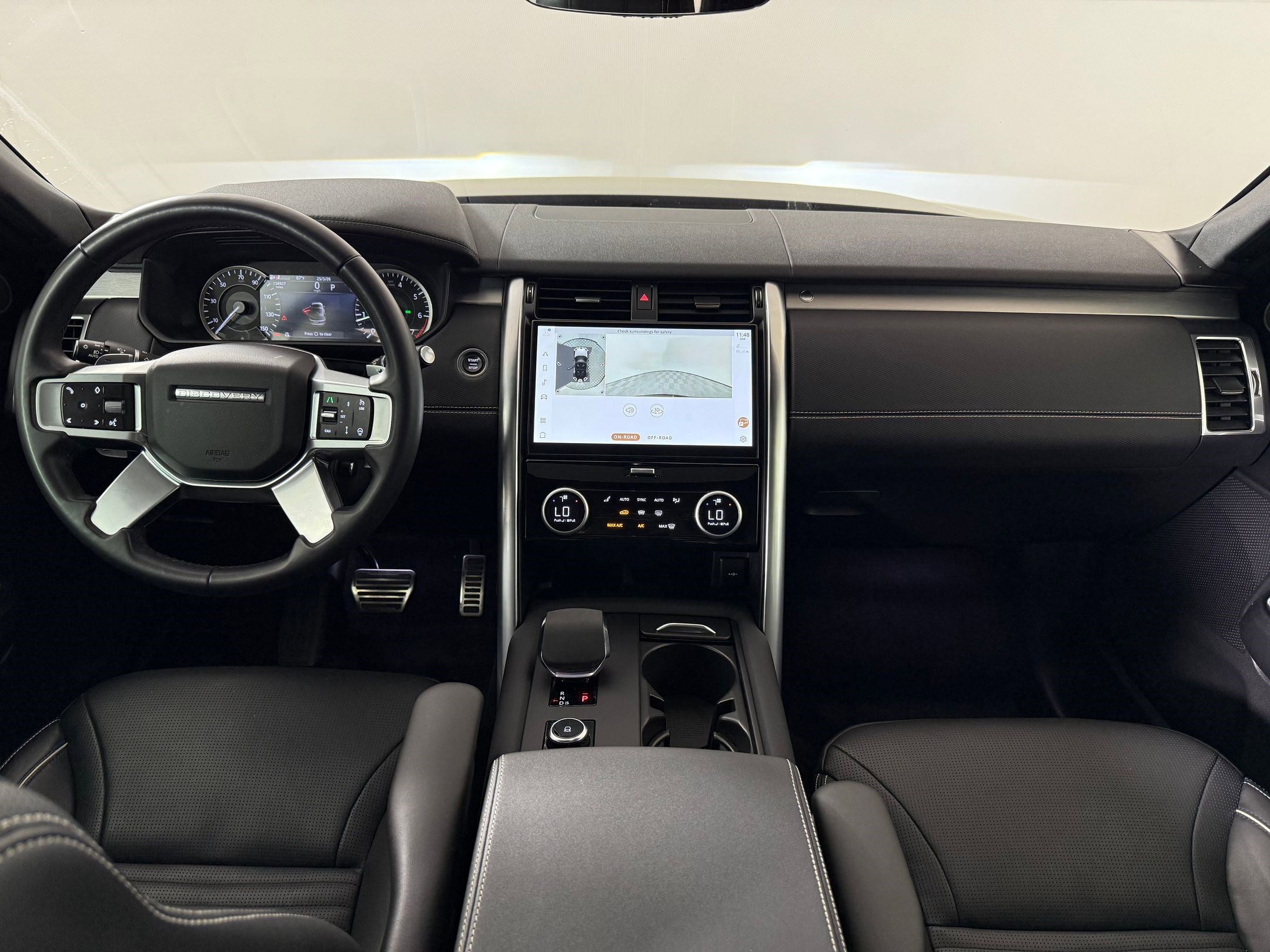 Used 2023 Land Rover Discovery S R-Dynamic image 15