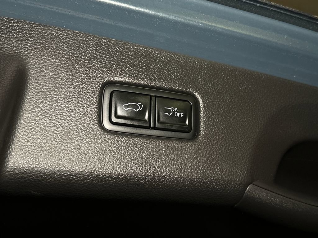 Used 2024 Kia Carnival EX FWD image 7